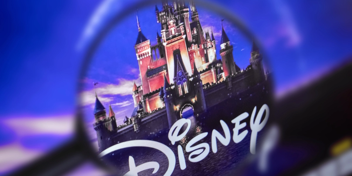 Disney kritiseres af egne ansatte for at censurere kærlighed mellem personer af samme køn: Nu har det ført til gennembrud