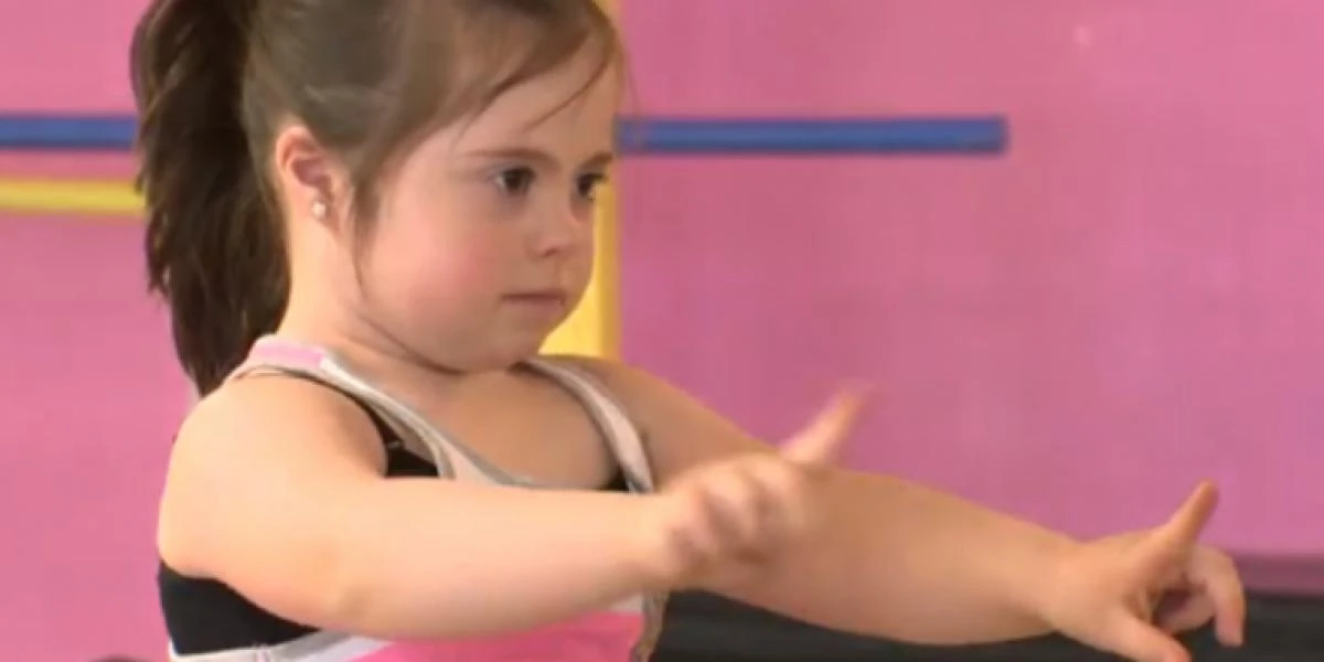 Pige med Downs syndrom blev afvist fra danseskole – tager den sejeste hævn