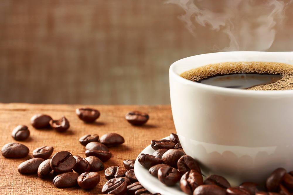 Drikker du for meget kaffe? Læs her hvorfor du bør skifte drikken ud med naturlige koffeinpiller