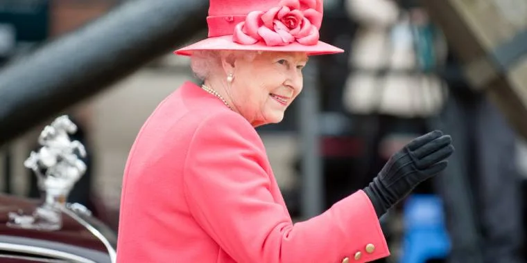 Afslører sjov detalje om dronning Elizabeth: Vildleder turister