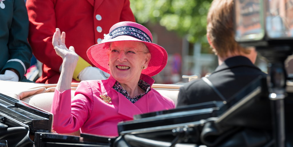 Gavmilde Margrethe: Dronningen giver flere millioner kroner væk
