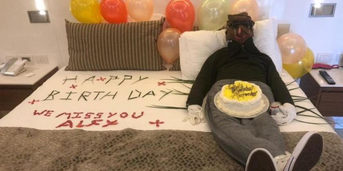 Karen i chok over hyldest til død søn på hotelværelse: Nu har rejseselskabet refunderet pengene