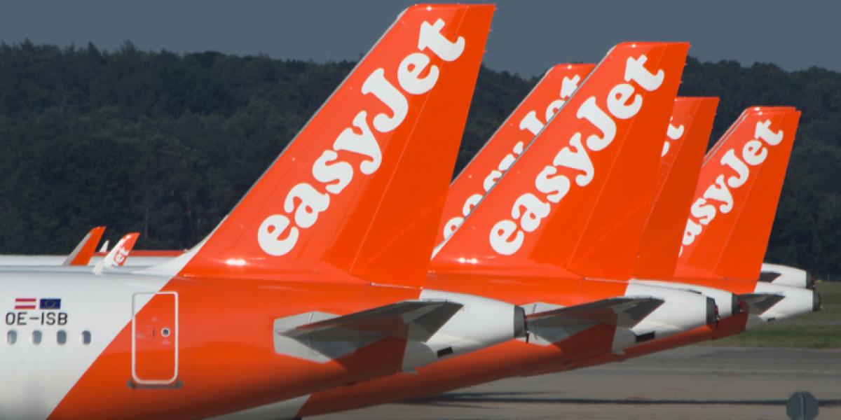 EasyJet-fly tvunget til at vende om få minutter efter afgang: Næsten alle efterlades i chok, når de hører årsagen