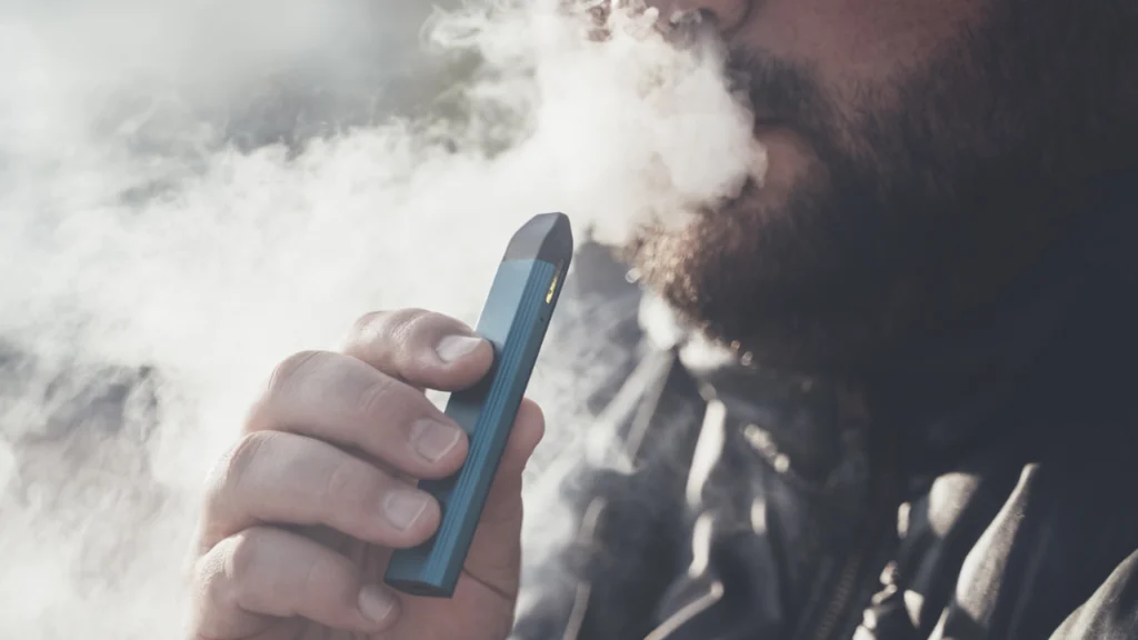 Advarer efter ny undersøgelse: Brug af e-cigaretter kan påvirke mænd ‘dernede’