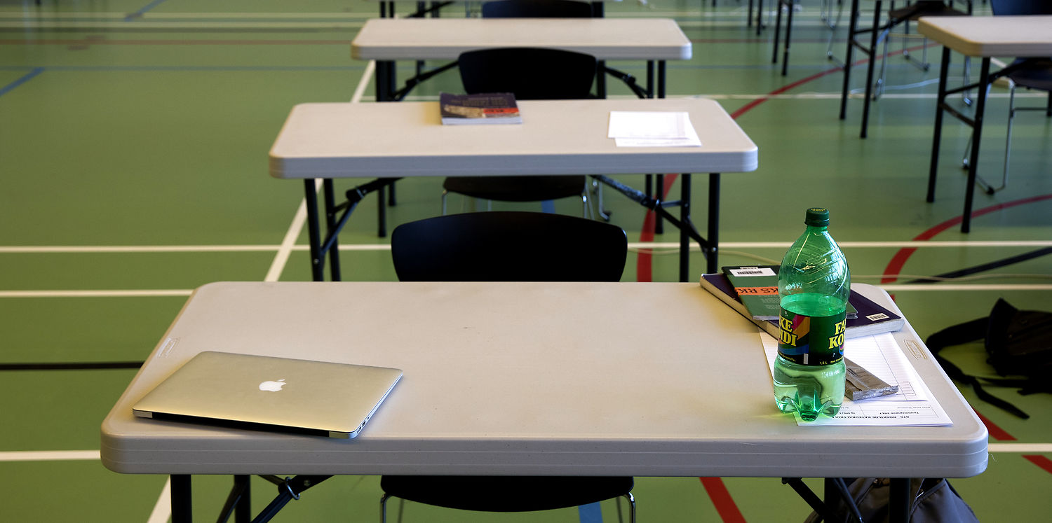 Aalborg Uni: Lærer gav 12 til alle elever – Nu er han fyret