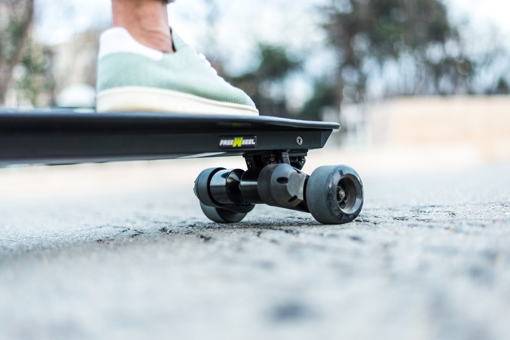 25-årig død efter tragisk soloulykke på elektrisk skateboard