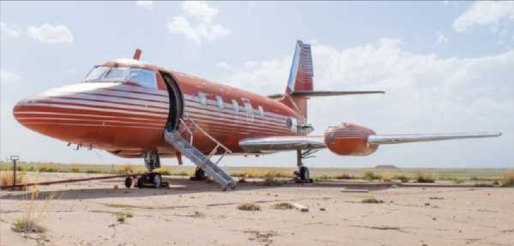 Elvis Presleys privatfly er blevet solgt på auktion: Billeder indefra vil få dig til at tabe kæben