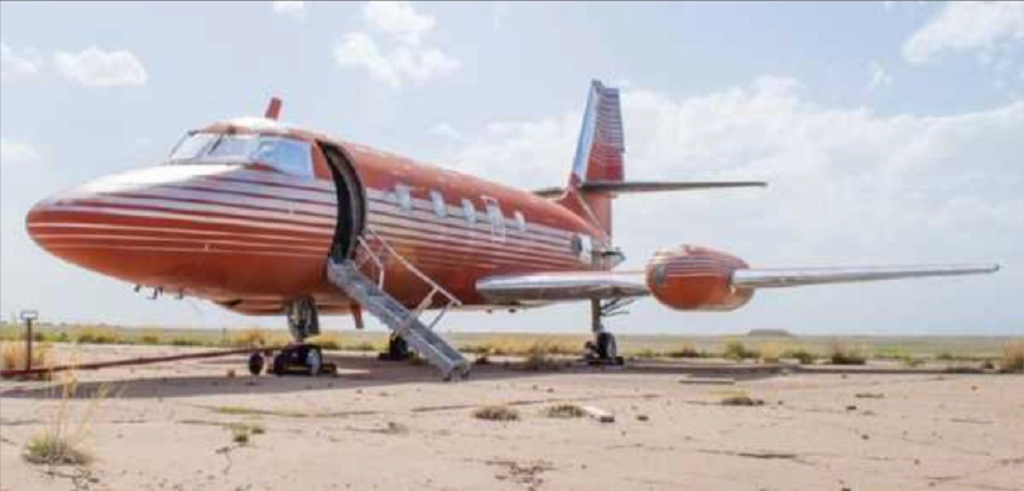 Elvis Presleys privatfly er blevet solgt på auktion: Billeder indefra vil få dig til at tabe kæben