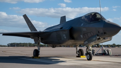 Danmarks nyindkøbte F-35-kampfly vækker opsigt: “F-35’eren vil ikke have haft en chance mod dem”