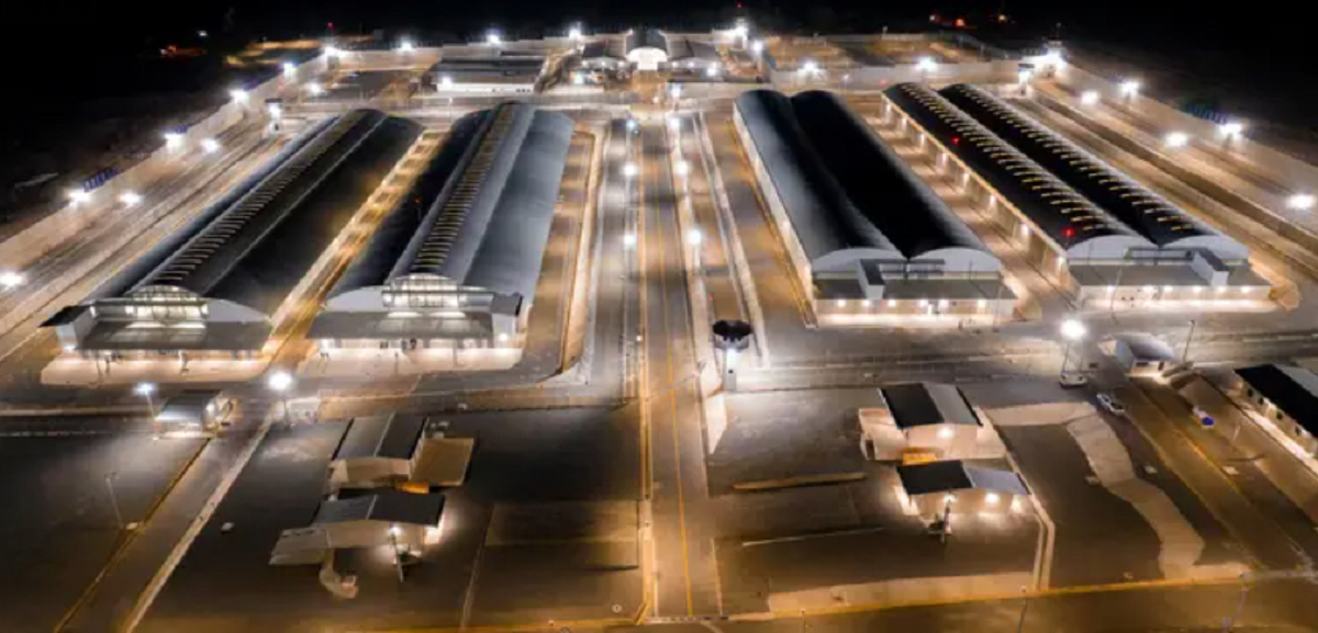 Verdens største fængsel står nu klar: ‘De kommer ikke til at se dagslys’