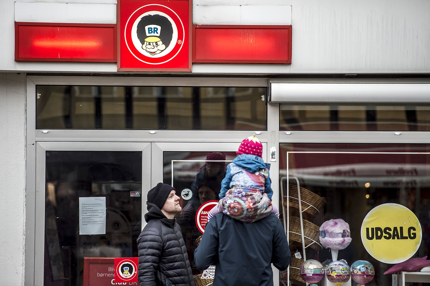 Fætter BR genåbner 25 butikker