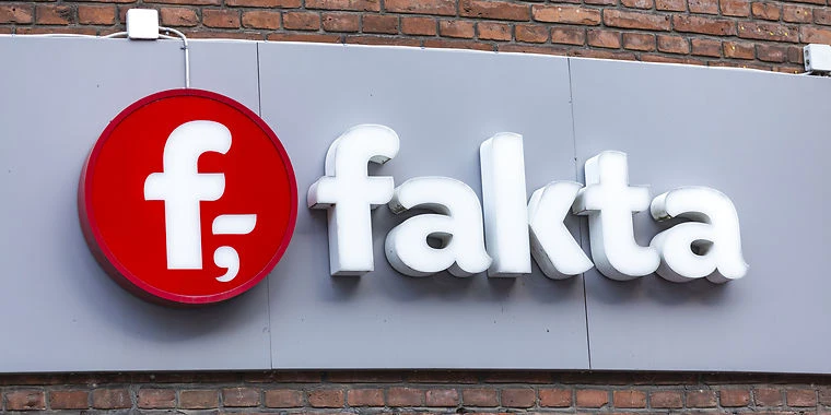 Fakta får stor bøde: Fandt kødsaft og skimmelsvamp i kølemontre