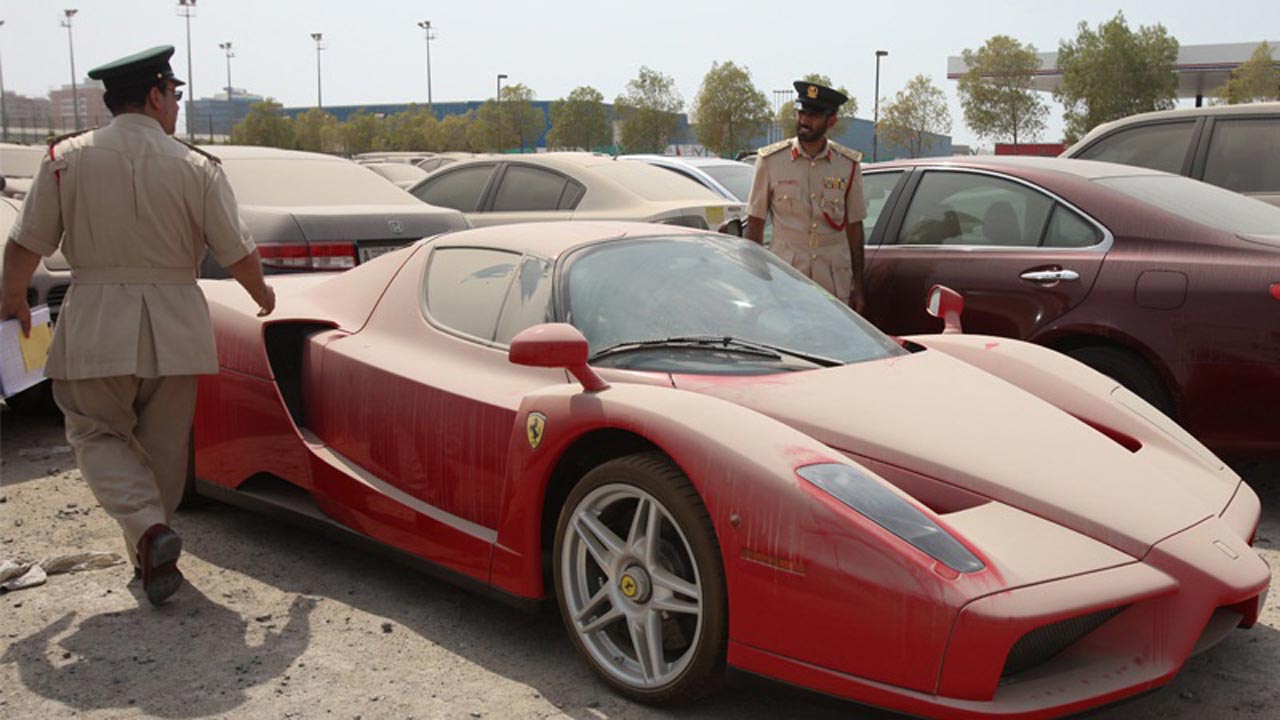 Derfor dumpes hundredvis af superbiler i Dubai