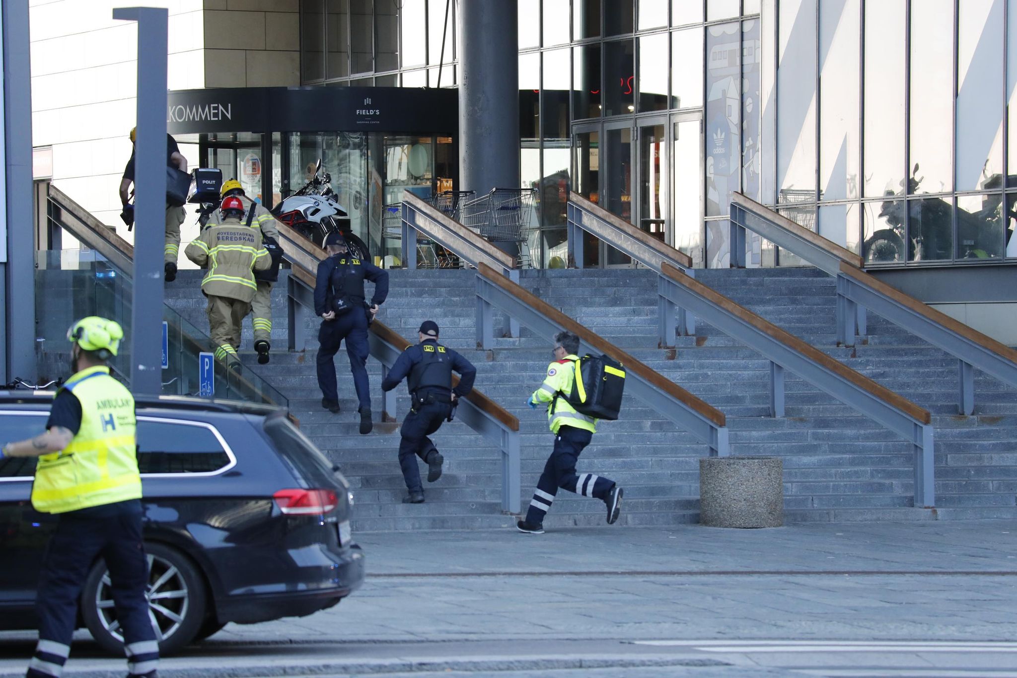 Politiet melder ud om sårede og dræbte i Fields