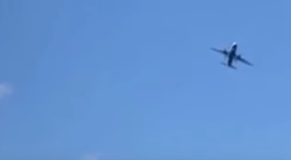 Vild video: Passagerfly kastes rundt i luften. Folk troede de skulle dø