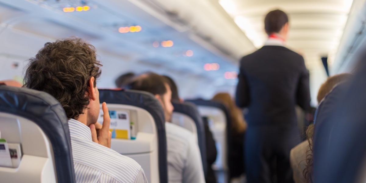 Stewardesse afslører: Dette sker der, når nogen dør ombord på et fly