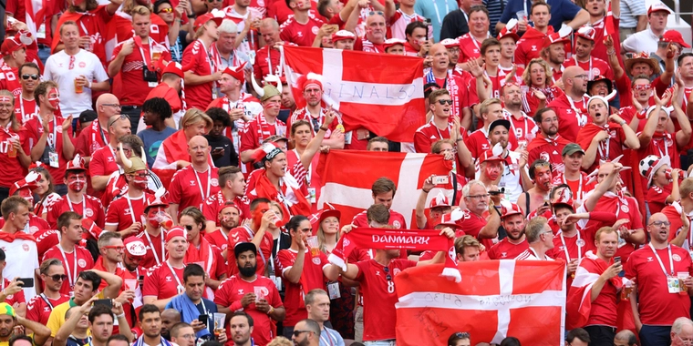 Kamp i Aserbajdsjan på lørdag: Vilde danske fans bruger 350.000 kroner