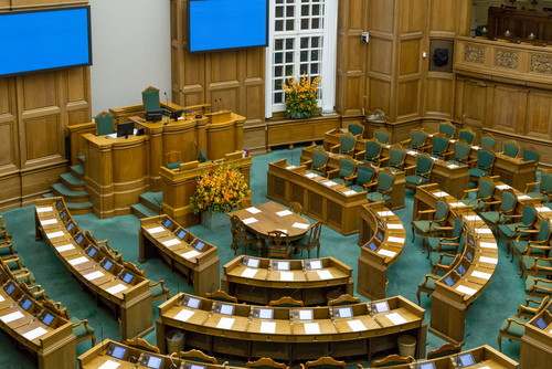 På grund af corona: Folketinget forlænger regelændring