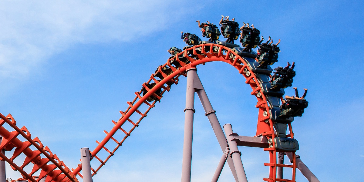 Fire personer fanget i forlystelse: Gik i stå 9 meter oppe i luften