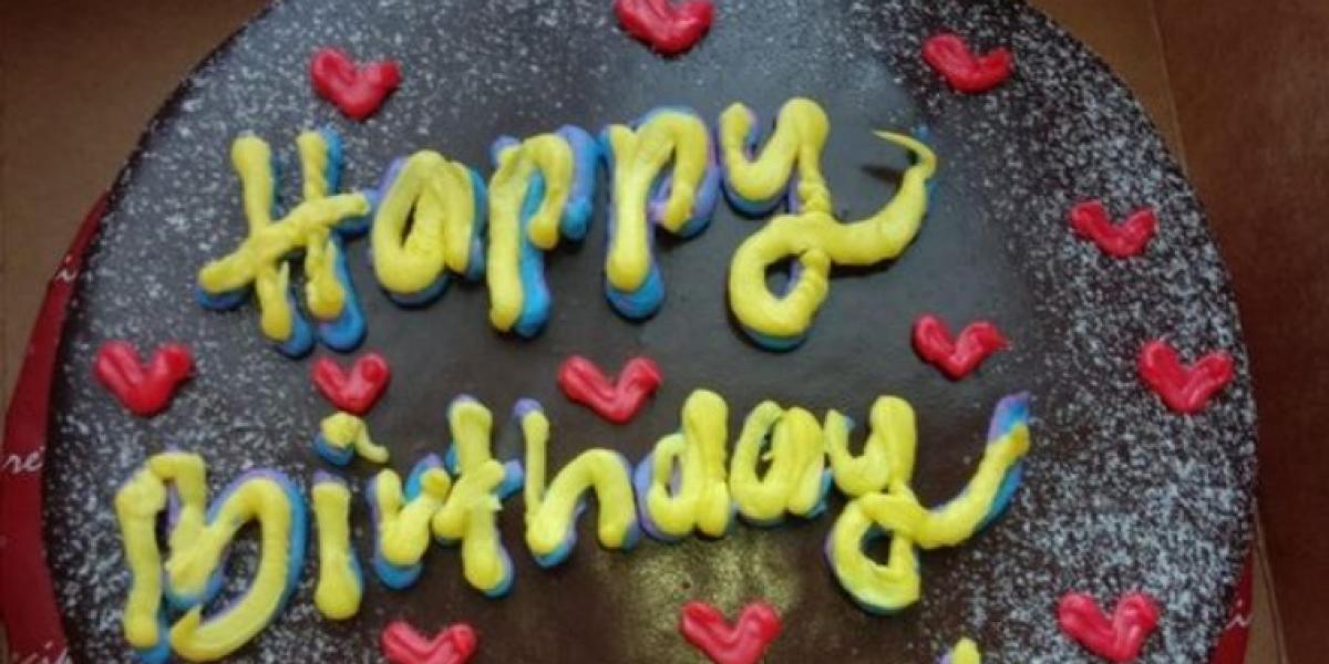 Kvinde bestiller fødselsdagskage: Da hun ser resultatet, bliver hun meget skuffet