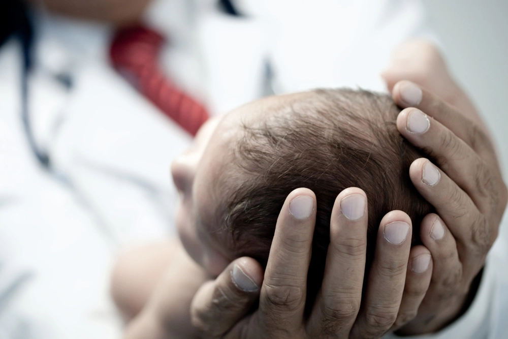 Jordemoderen Joanne hjalp baby til verden: Så gik den ubegribelige sandhed op for moderen