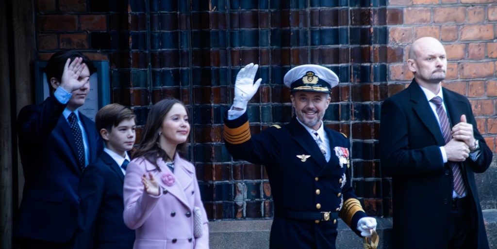 Er du enig med kritikken? Formand frustreret over kongehusets beslutninger