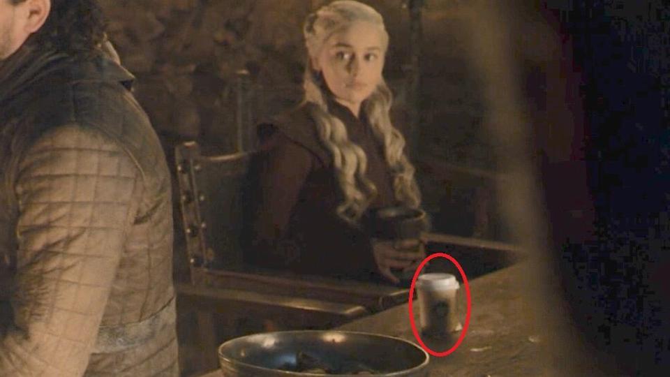 Så du Starbucks-koppen i Game of Thrones? – Se de andre store UPSere i serien her