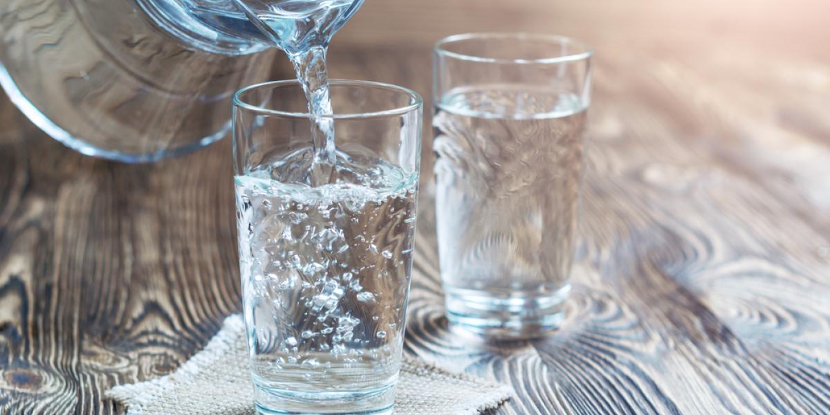 Disse 8 fantastiske ting sker, hvis du drikker vand fra morgenstunden