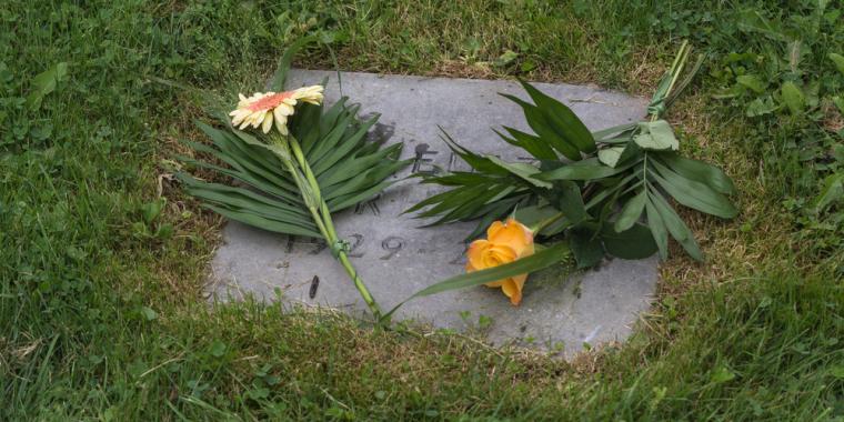 Landsby var forundret over mystisk grav på kirkegård: Så kom sandheden frem