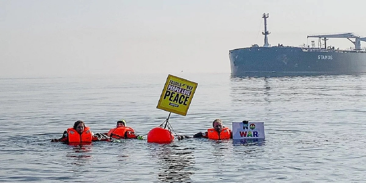 Kendt skuespiller i aktion mod tankskib: “Stop import af russisk olie”