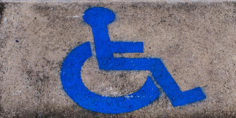 Kvinde hængt ud for at bruge handicaptoilet: Svarer igen med dette stærke budskab