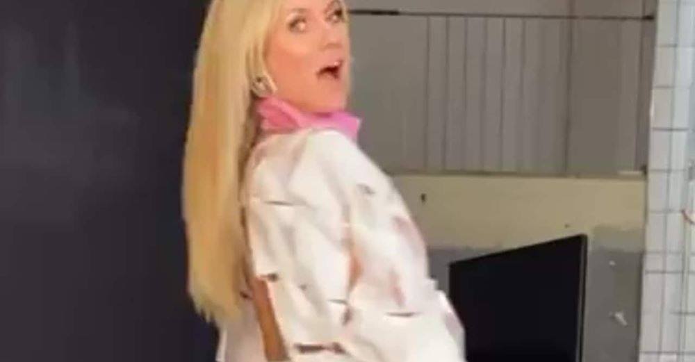 47-årige Heidi Klum viser sin numse i g-streng