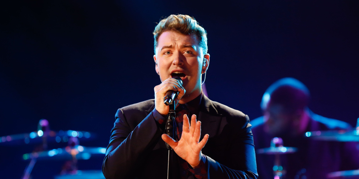 Sam Smith smider tøjet: Overlader næsten intet til fantasien