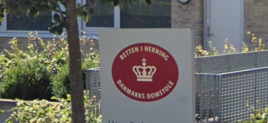 Præst hevet i retten for vold mod konfirmand: Nu er dommen faldet