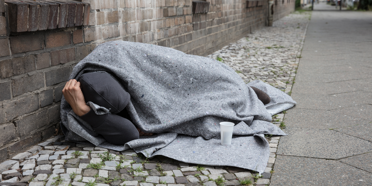 Hjemløs gør fund i skraldespand: Efterlader fremmed chokeret