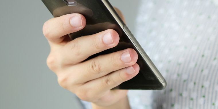 Siger din telefon denne lyd? Så betyder det, at den overvåges