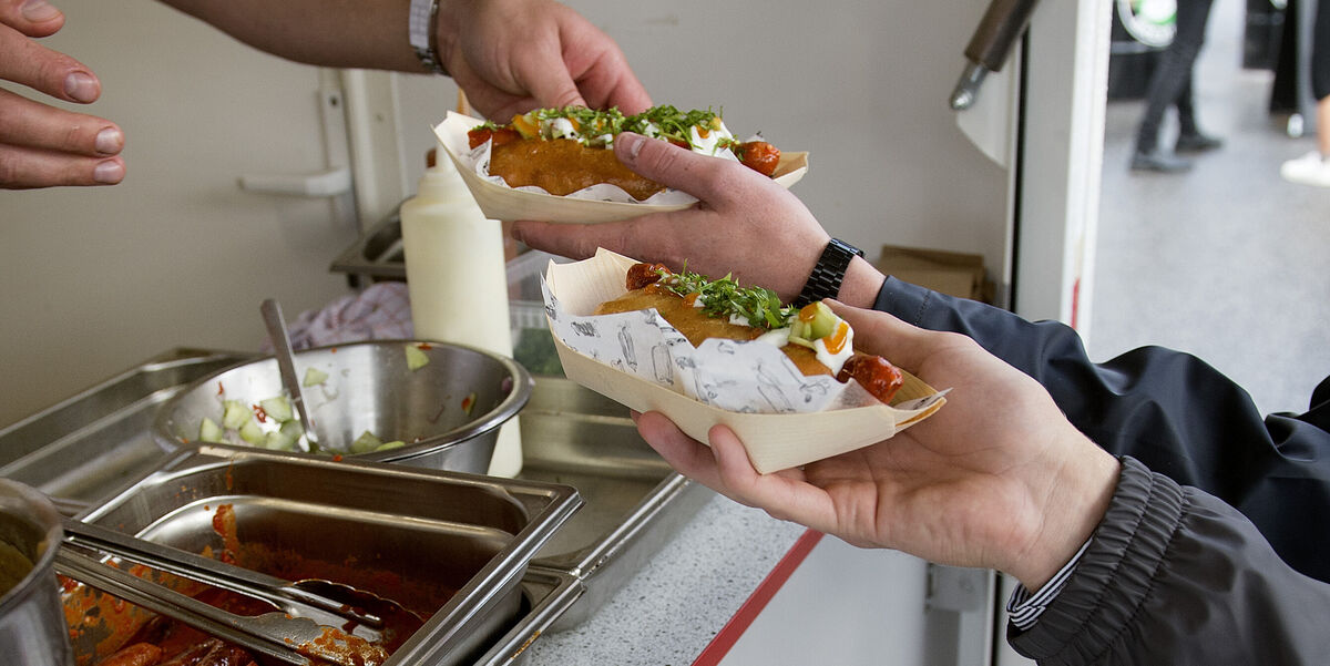 Familie fik et hurtigt måltid hotdogs: Kunne ikke tro deres øjne, da regningen skulle betales