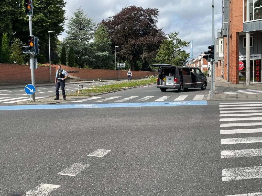 Politiet massivt til stede i dansk by: Mand skudt på åben gade