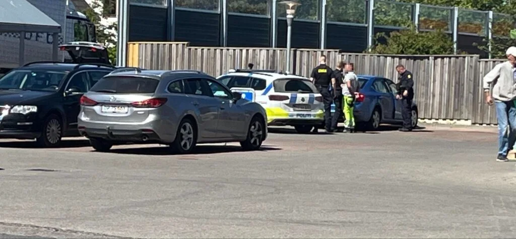 Politiet hastede tirsdag middag til Netto-butik: Nu stiller alle samme spørgsmål