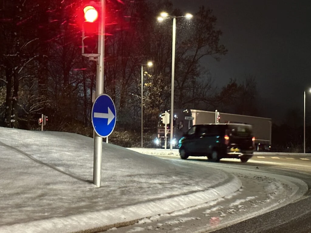 Køreeksperten Tim afslører trick kun få danskere benytter sig af: Kan redde dit liv på isglatte veje
