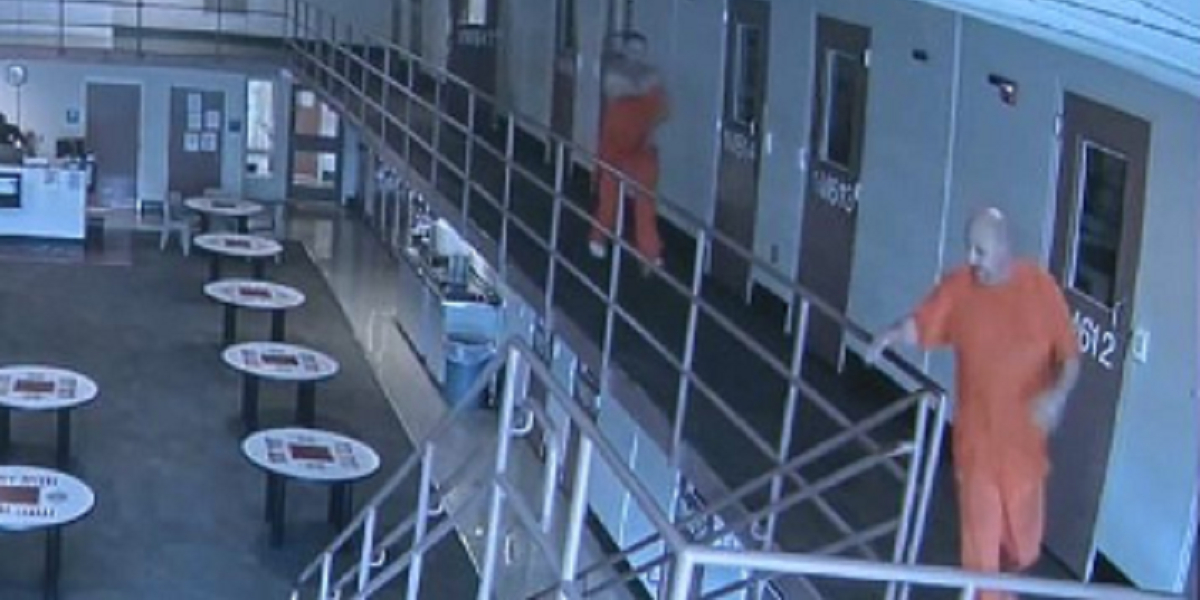 Fængselsbetjent får alvorligt hjerteanfald: Kort efter sker det utænkelige