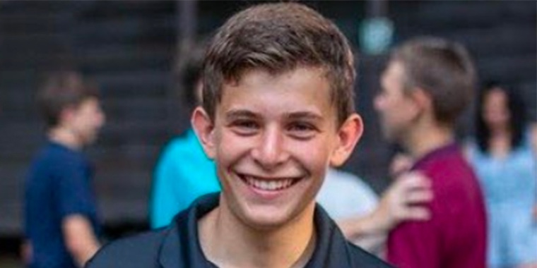 Ung dreng død i afskyelig ishockeyulykke