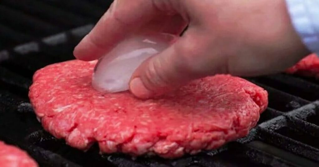 Derfor skal du altid lægge en isterning på din bøf, når du griller