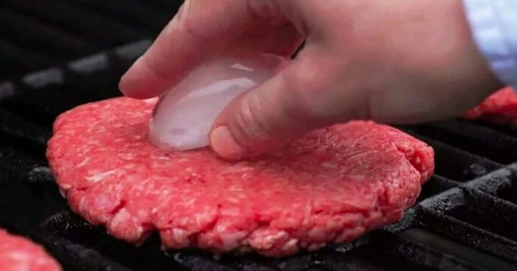 Derfor skal du altid lægge en isterning på din bøf, når du griller