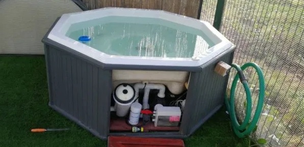 Fejl i jacuzzi: 10-årig pige blev suget fast og druknede