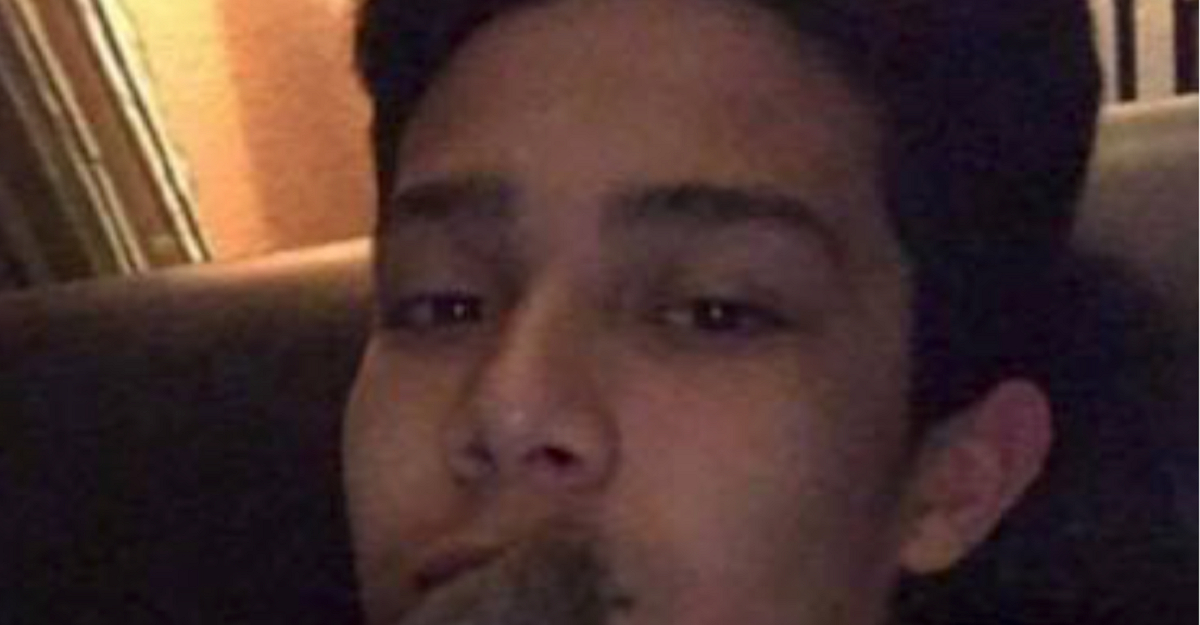 Dreng gemmer sig i skabet, da tyve bryder ind: Så hører han lyde, der får det til at løbe koldt ned af ryggen