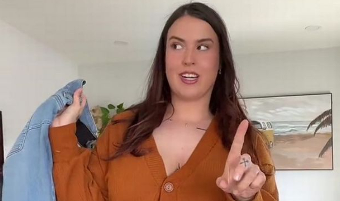 Model med 140 cm stor bagdel har store problemer med at komme i jeans: Se bare her