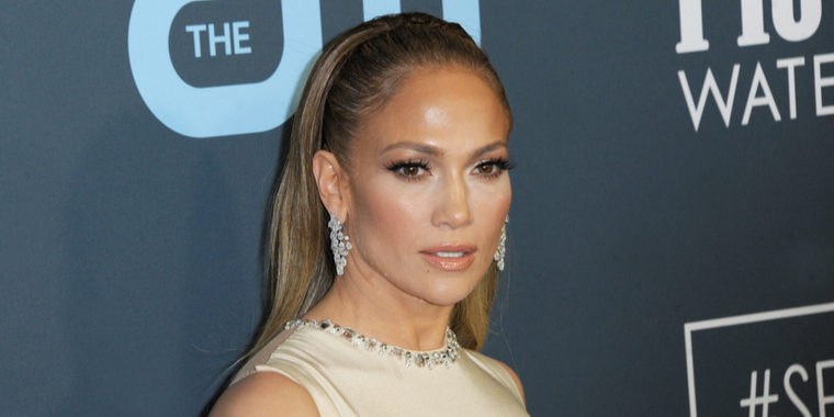 Jennifer Lopez smider alt tøjet: Overlader intet til fantasien