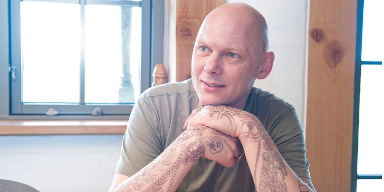 Nu forklarer Jim Lyngvild: Derfor smækkede han røret på midt i interview