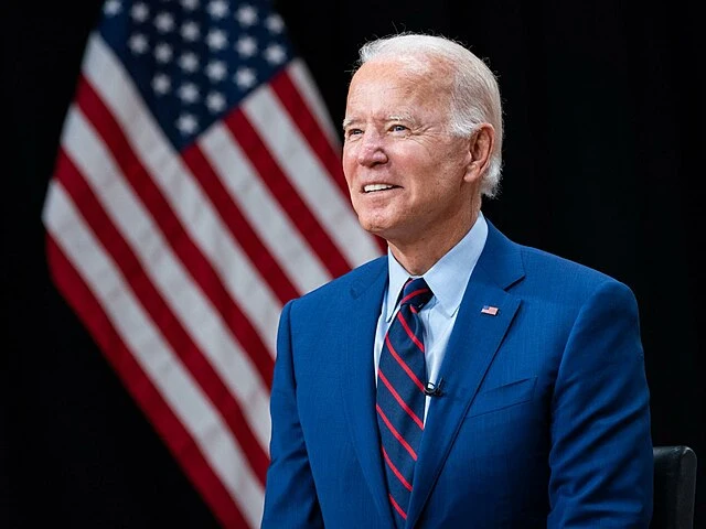 For få dage siden trak Joe Biden sig: Nu overrasker han i telefonopkald